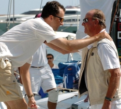 El Príncipe Felipe es felicitado, a bordo del CAM, por Su Majestad el Rey, tras ganar la Regata Breitling-Illes Balears, en la categoría IMS, que se d